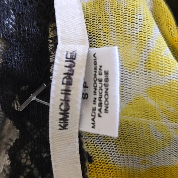 Kimchi Blue Black And Yellow Lemons Lace Trimmed Top NWT - Picture 6 of 7
